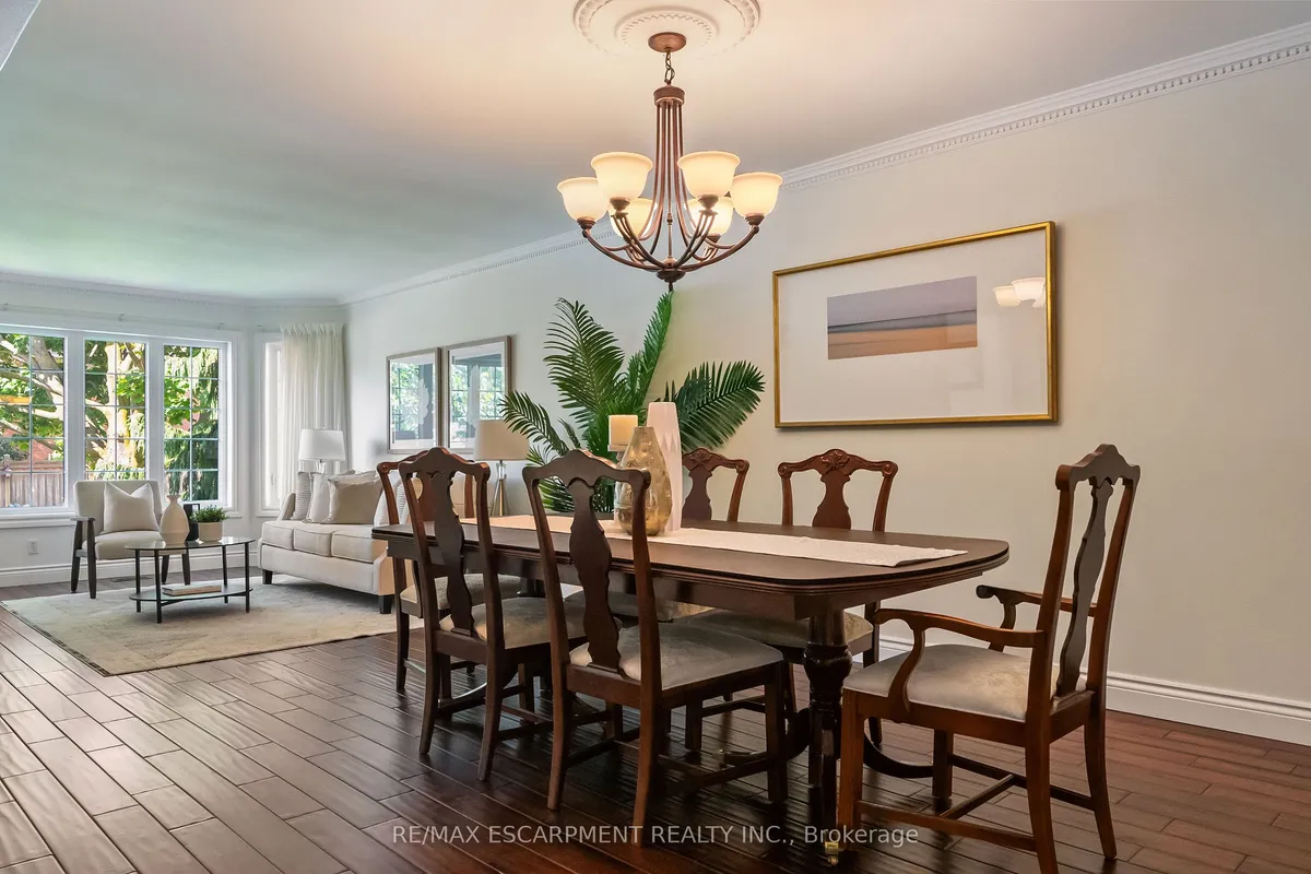 2421 Susquehanna Court, ON L6H 5Y8