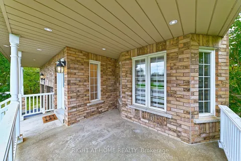 6843 Campbell Settler Court, ON L5W 1B3