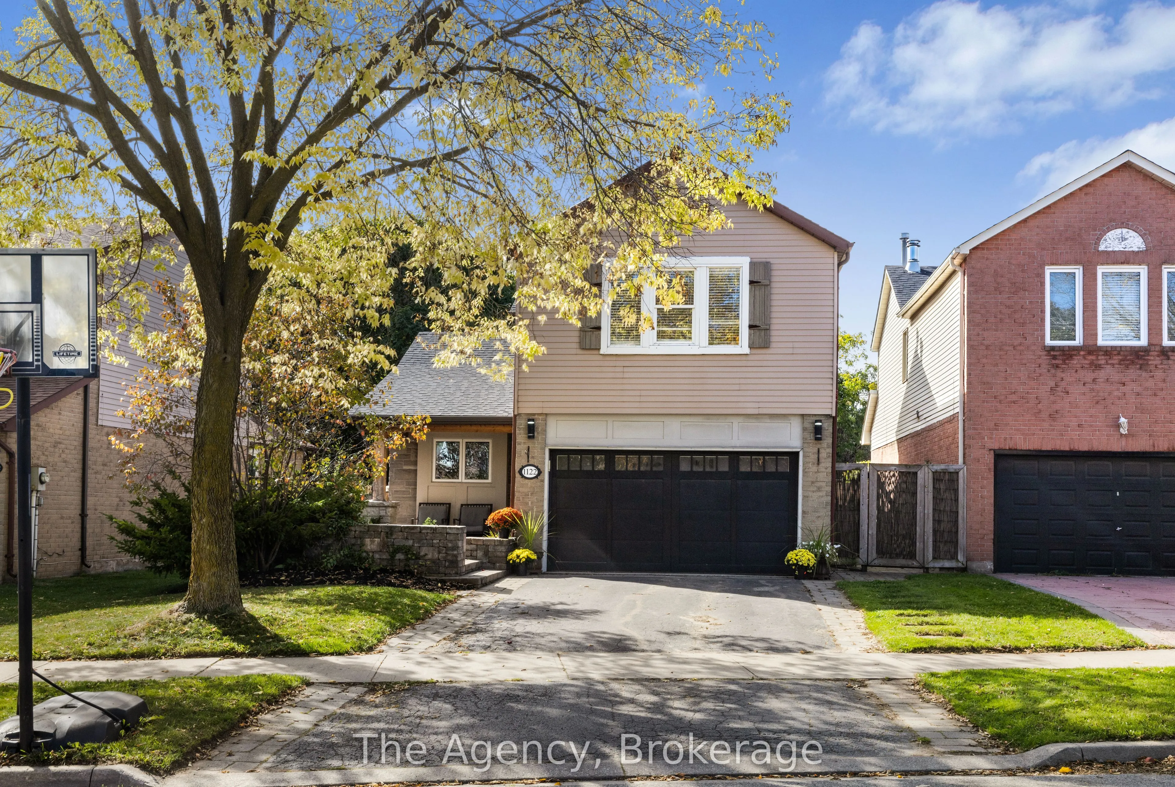 1122 Glenridge Drive, ON L6M 2K7