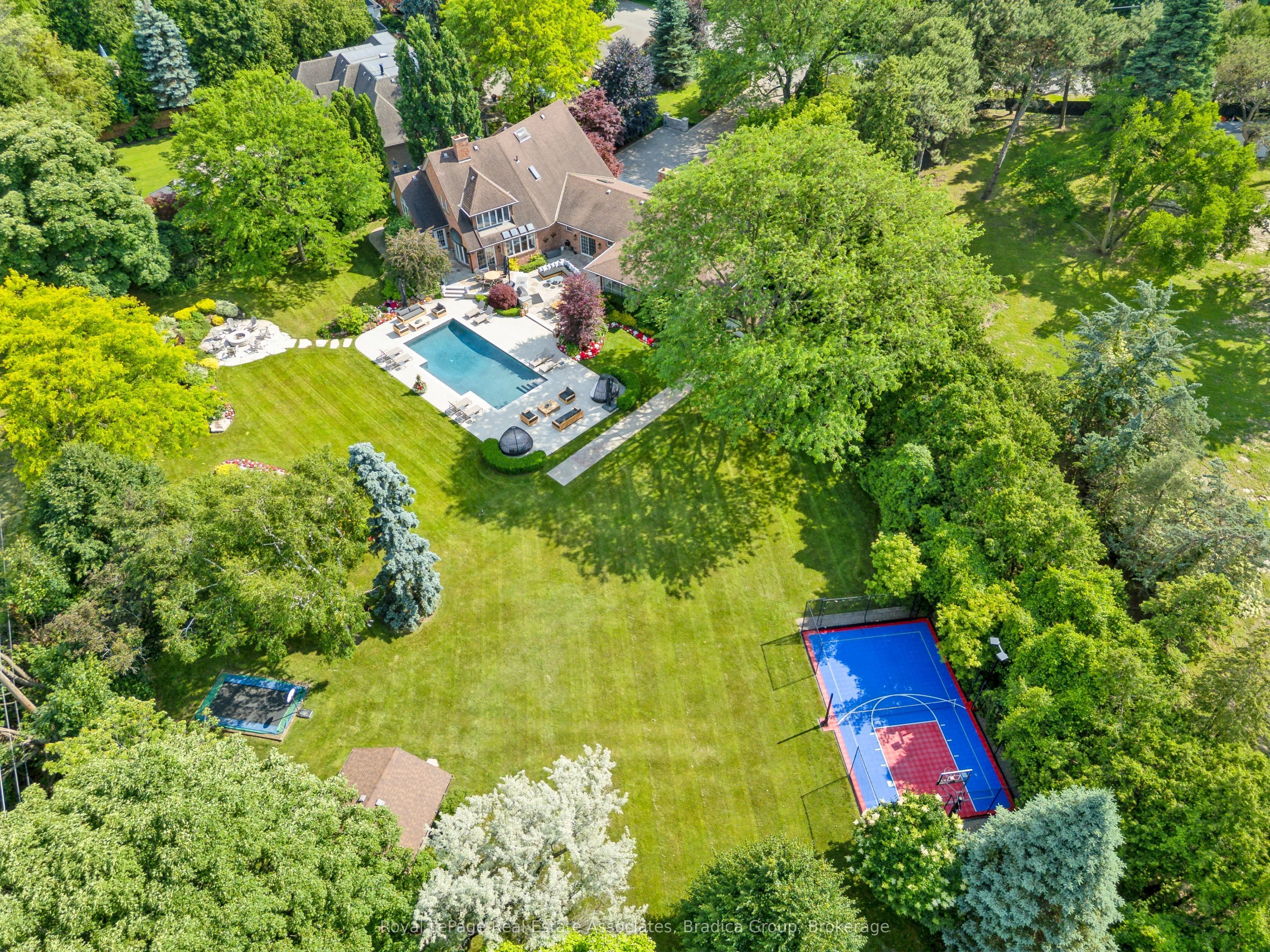 19 Lorraine Gardens, ON M9B 4Z5