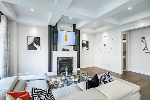 1339 Pellican Pass, ON L6H 7Z9