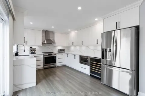 2286 Dunforest Crescent, ON L6M 4X3