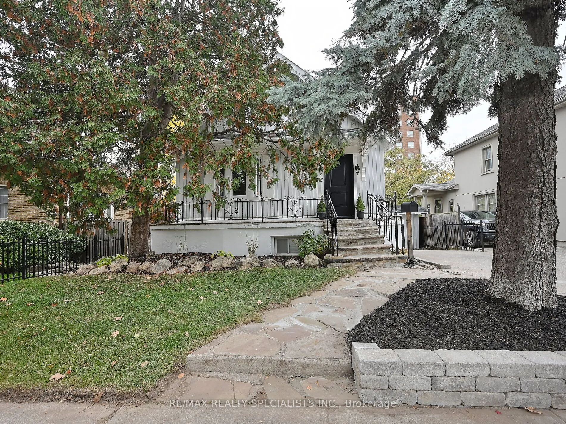 12 Elizabeth Street, ON L6Y 1P8