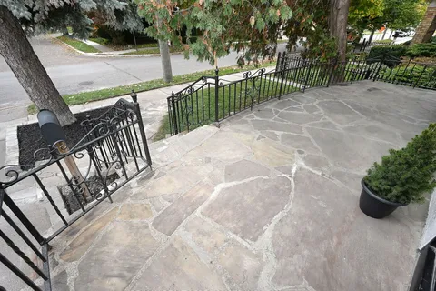 12 Elizabeth Street, ON L6Y 1P8