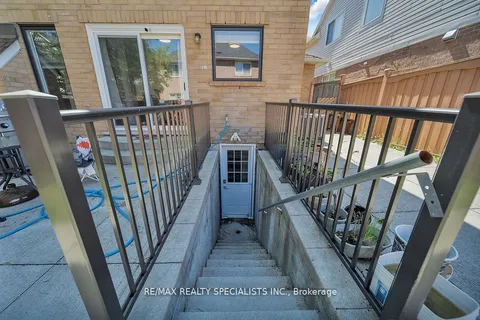 22 Clayborne Avenue, ON L7A 1N8