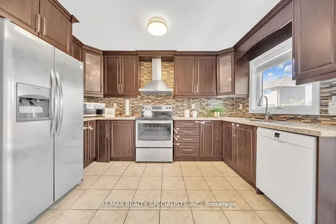 22 Clayborne Avenue, ON L7A 1N8