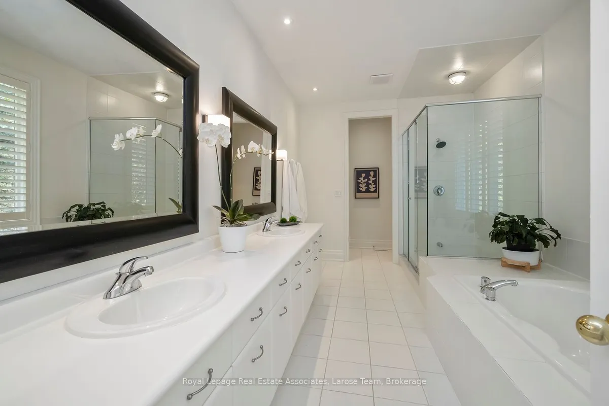 562 Gladwyne Court, ON L5H 4L4