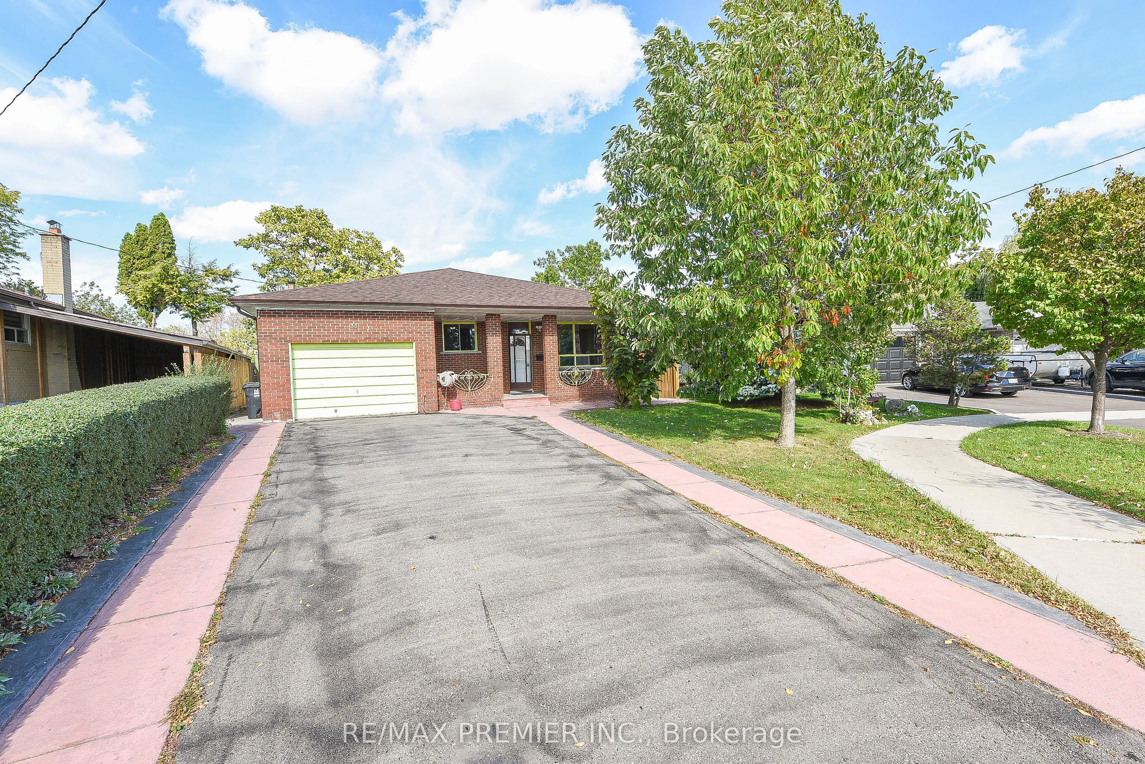 35 Taysham Crescent, ON M9V 1X1