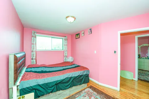 35 Taysham Crescent, ON M9V 1X1