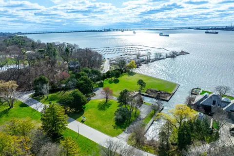 800 Lasalle Park Road, ON L7T 4G9