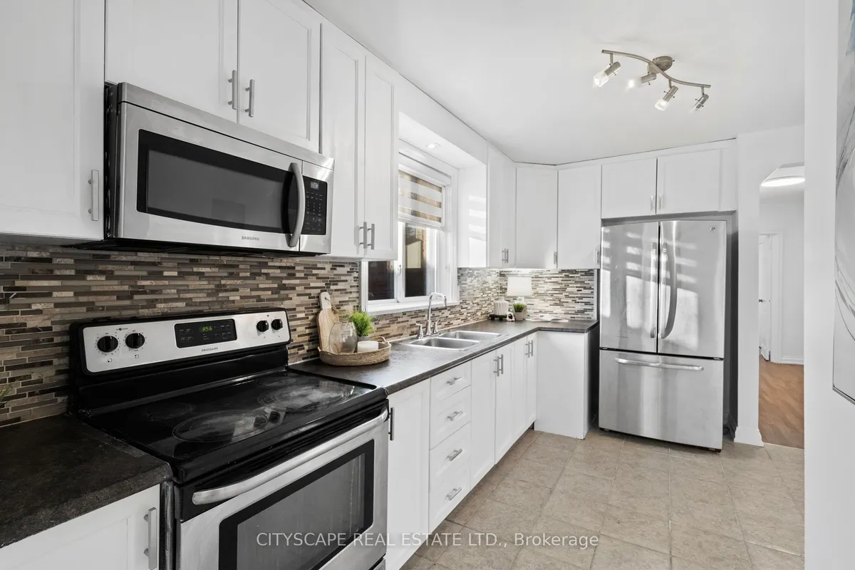 53 Warnica Avenue, ON M8Z 1Z6