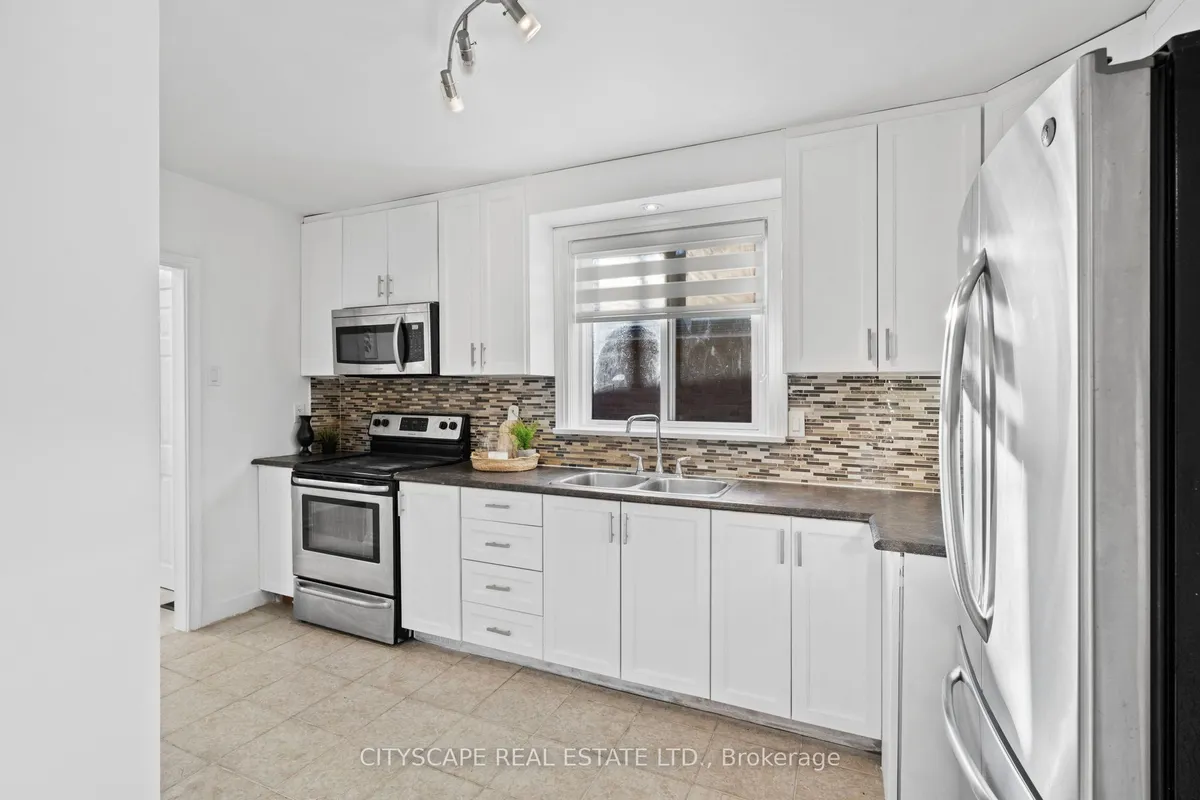 53 Warnica Avenue, ON M8Z 1Z6