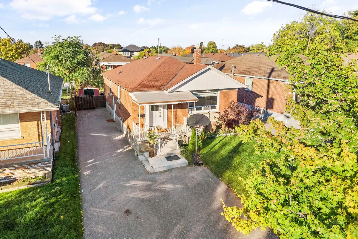 53 Warnica Avenue, ON M8Z 1Z6