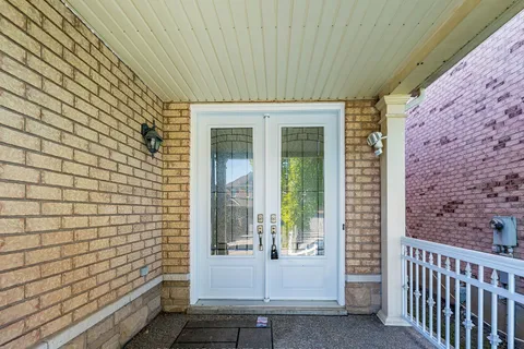 1581 Portsmouth Place, ON L5M 7W2