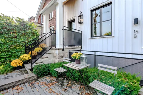 18 Milton Street, ON M8Y 2X5