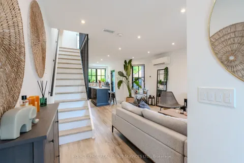 18 Milton Street, ON M8Y 2X5