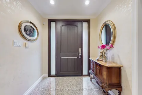 35 La Rush Drive, ON M9P 1S8