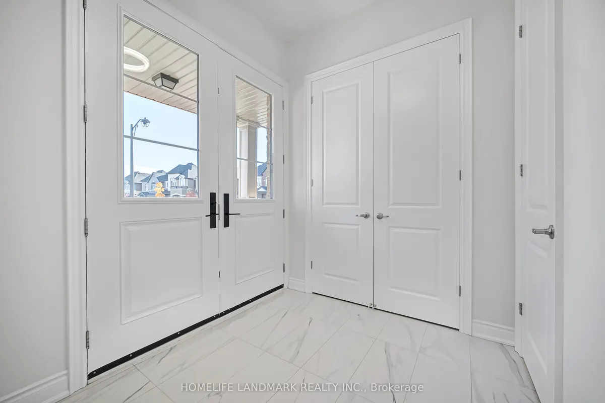 3404 Mosley Gate, ON L6H 0Z1