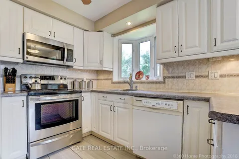 16 Massey Street, ON L6S 2W1