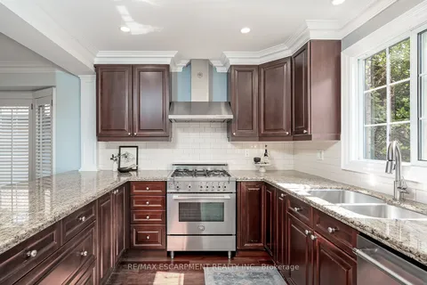 2428 Lakeshore Road, ON L7R 1C1