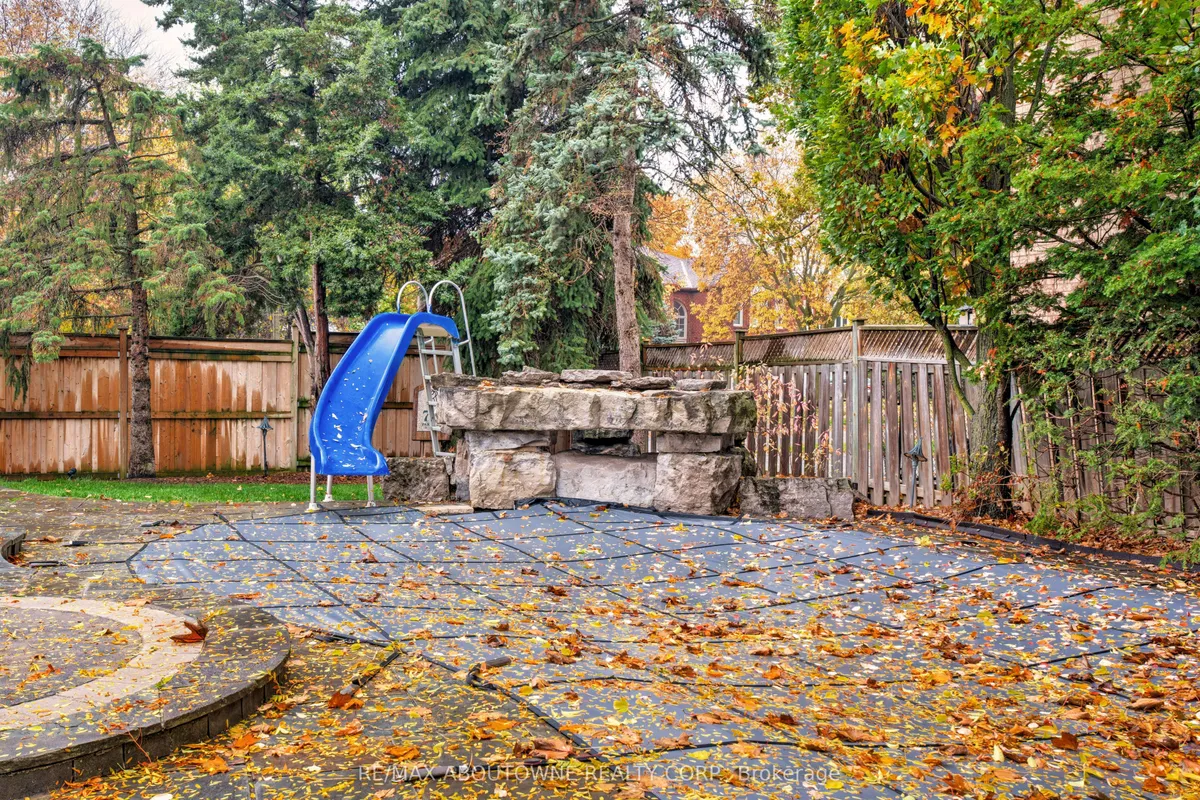 1586 Heritage Way, ON L6M 2Z5