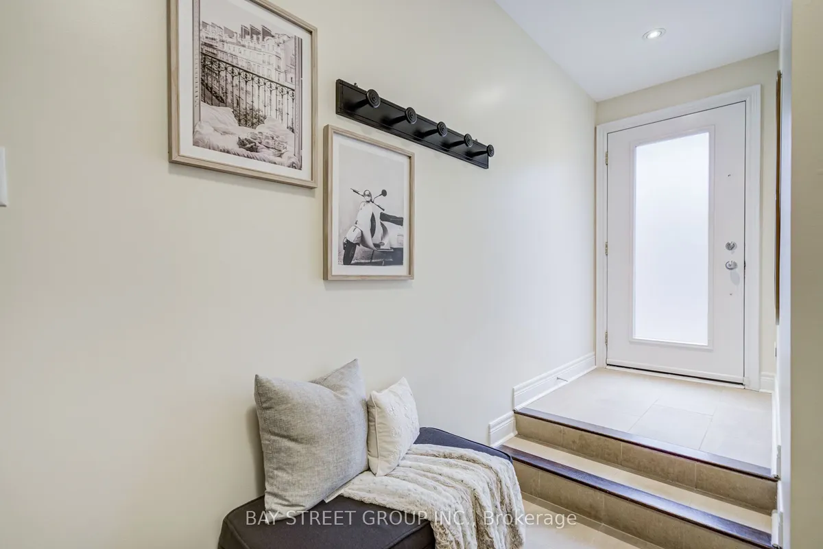 51 Lobo Mews, ON M8Z 0B2