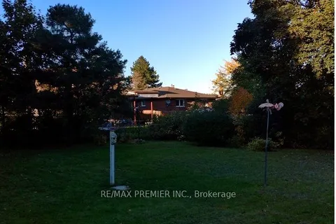 6 Wardlaw Crescent, ON M9V 1L2