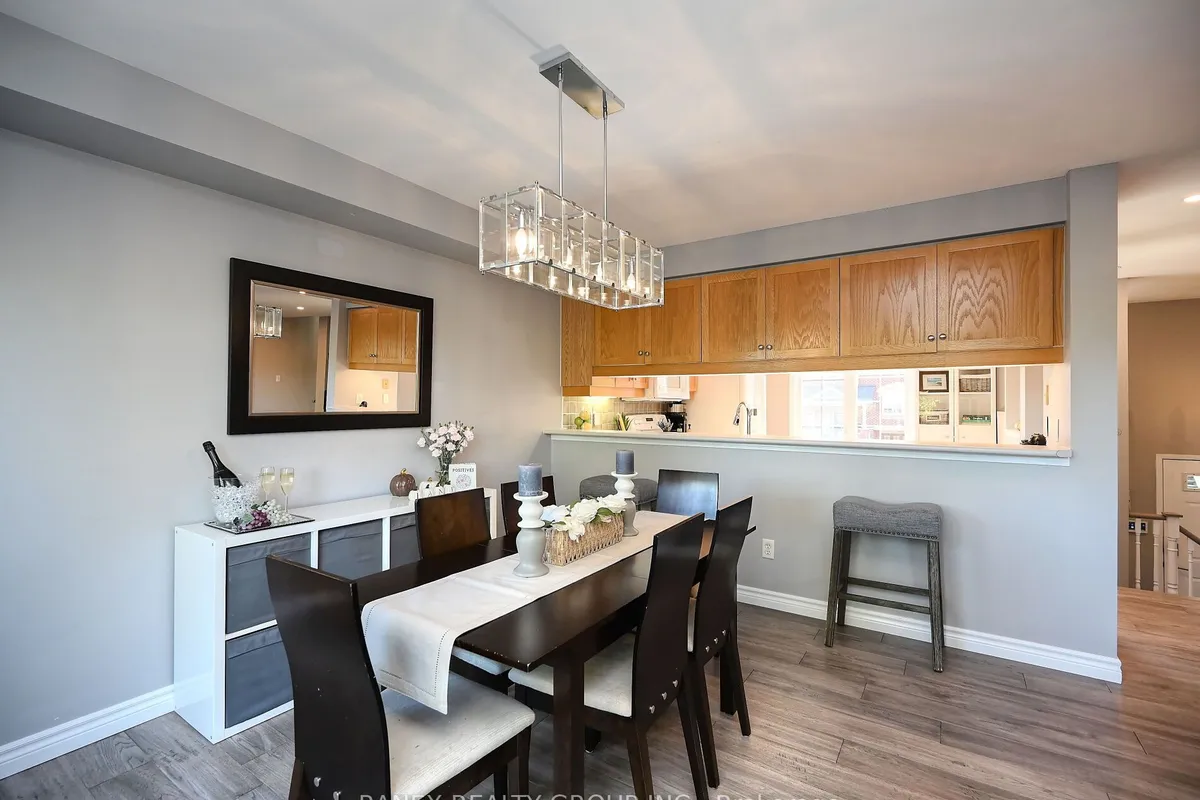 1572 Woodhenge Way, ON L5N 7S9