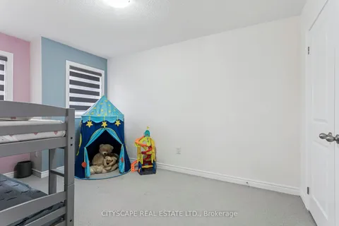 72 Finegan Circle, ON L7A 4Z8