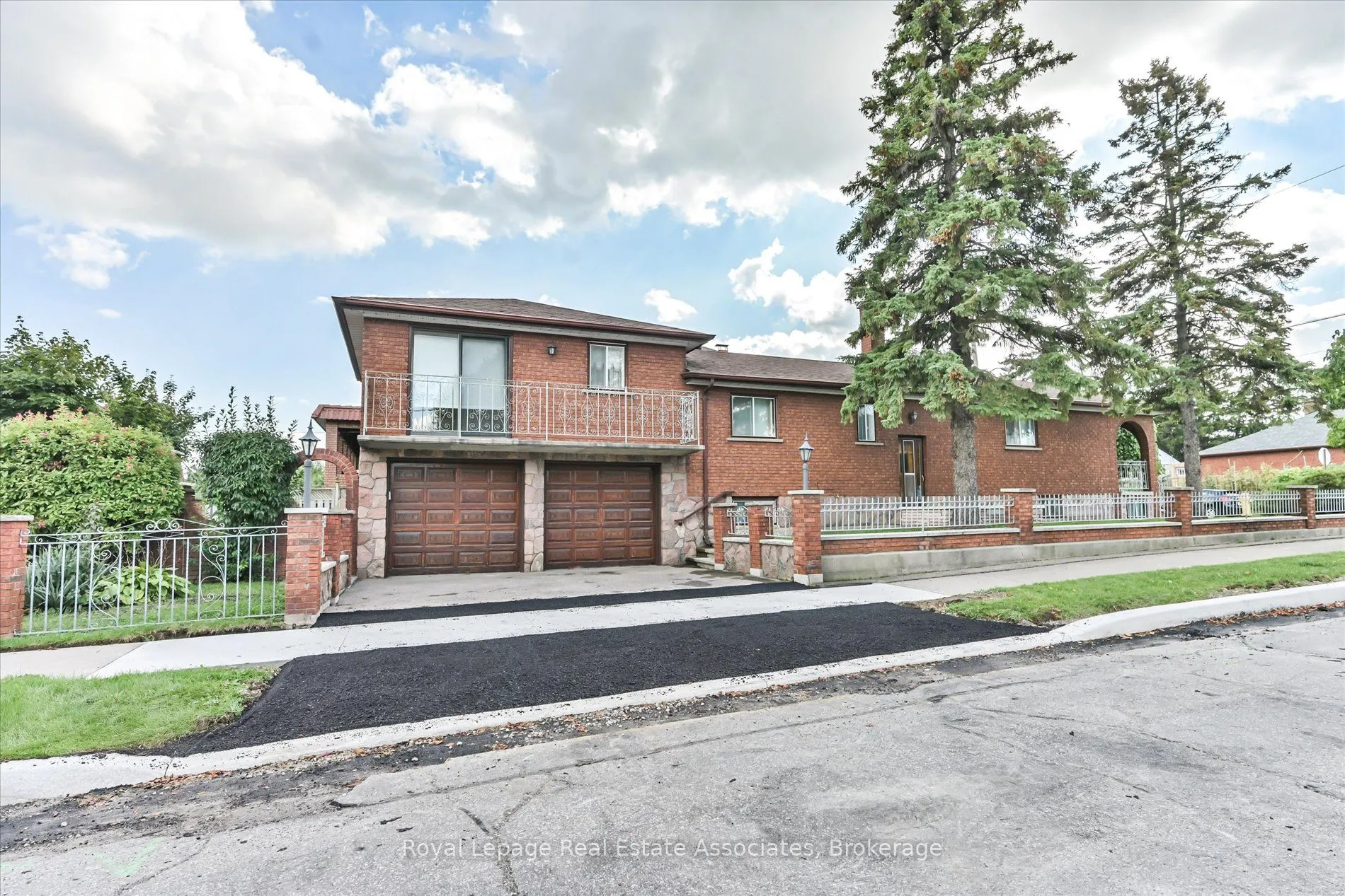 135 Jay Street, ON M6L 2M3