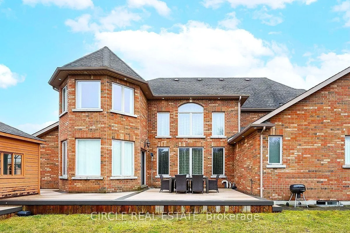 2489 Olinda Court, ON L5C 4P5