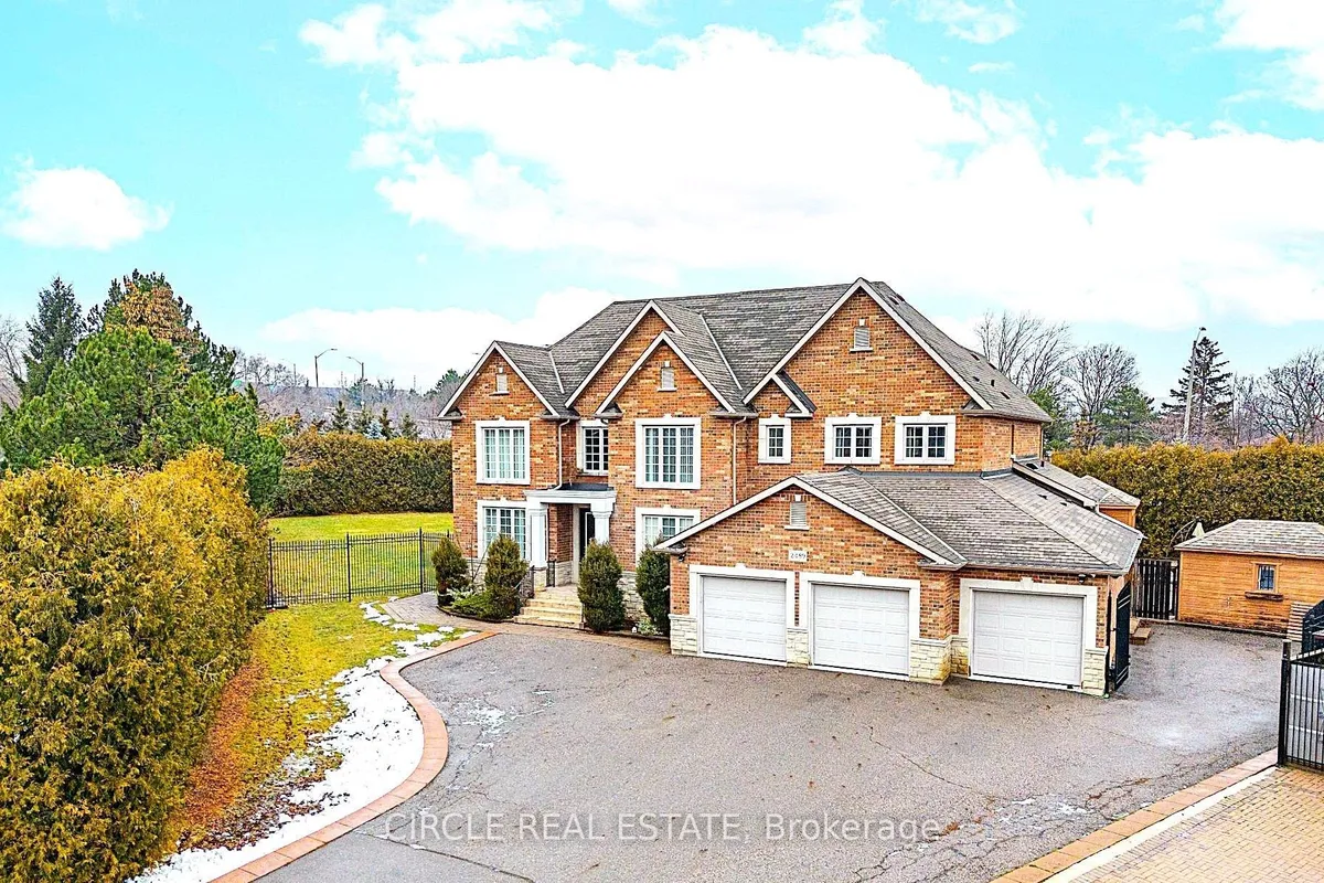 2489 Olinda Court, ON L5C 4P5