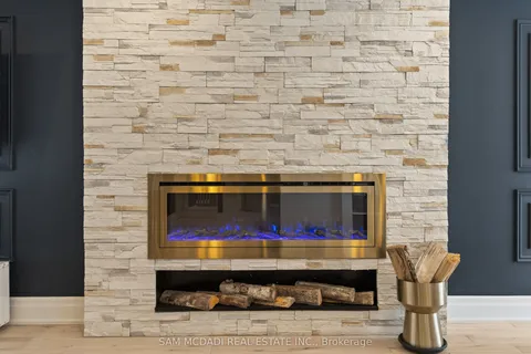 2284 Glastonbury Road, ON L7P 4C8