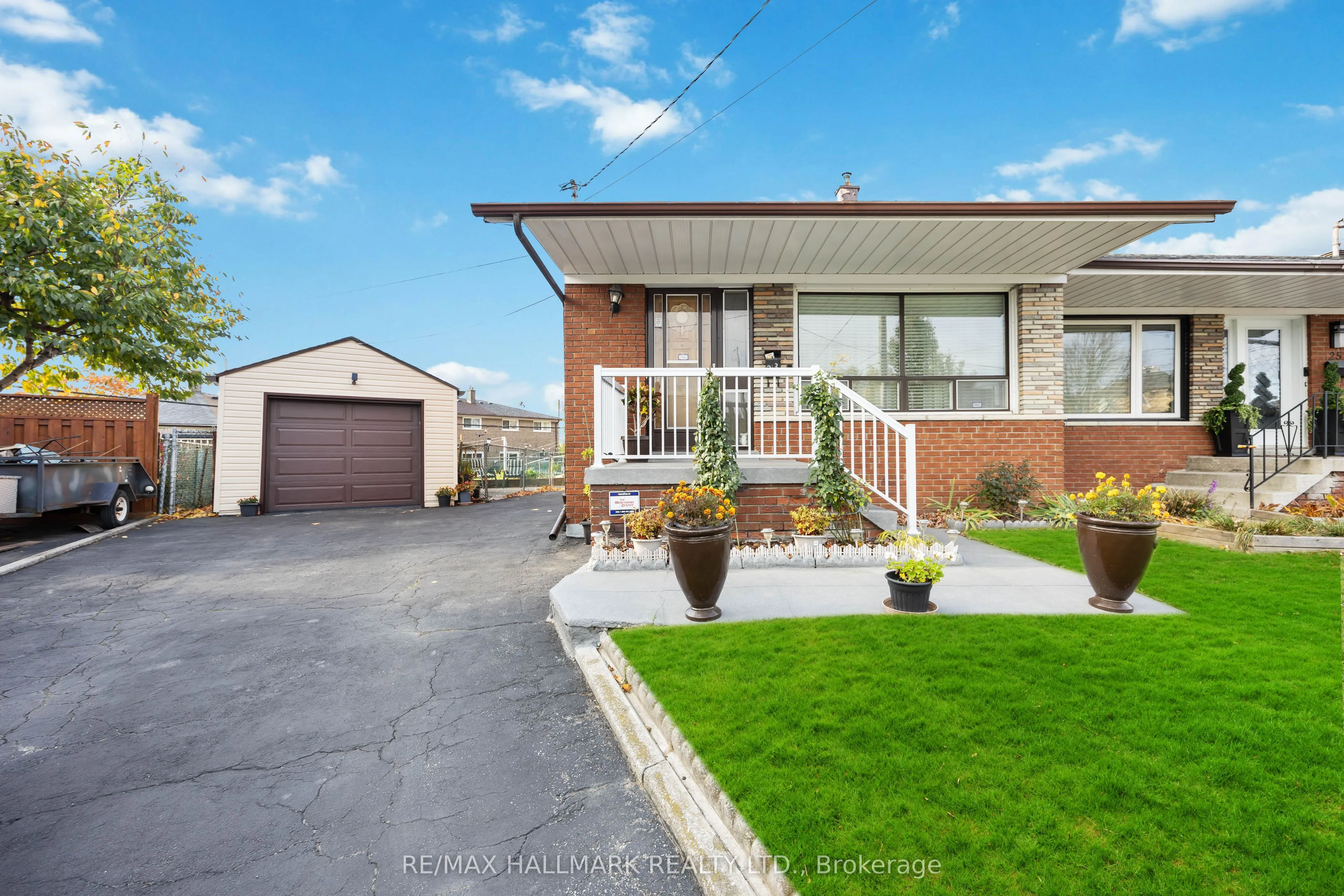 23 Lockington Court, ON M9M 2C4