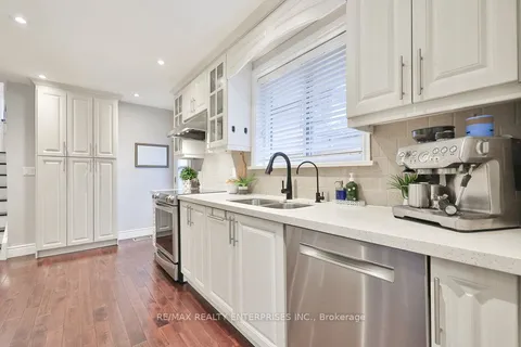 2458 Padstow Crescent, ON L5J 2G4