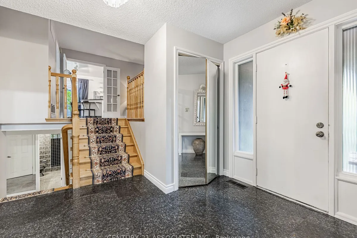 3465 Rubens Court, ON L7N 3K3