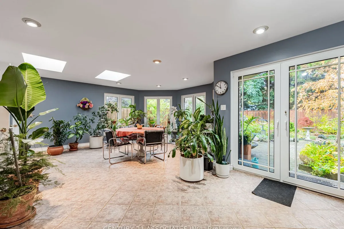 3465 Rubens Court, ON L7N 3K3