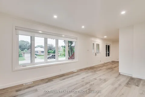 35 Cheshire Drive, ON M9B 2N7