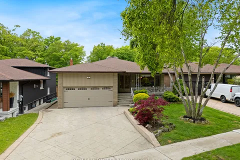 22 Ladyshot Crescent, ON M3J 1X2