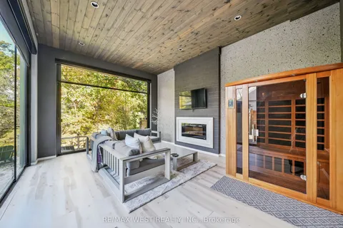 48 Arrowsmith Avenue, ON M6M 2W7