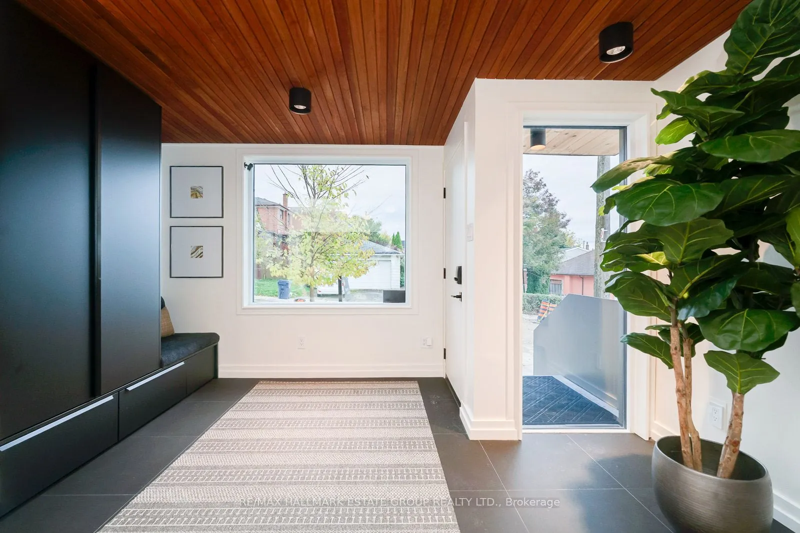 Detached interior view at 282 Earlscourt Avenue Toronto