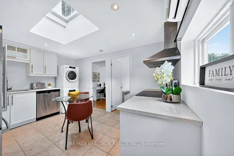 1640 Queen Street, ON M6R 1B2