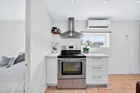 1640 Queen Street, ON M6R 1B2