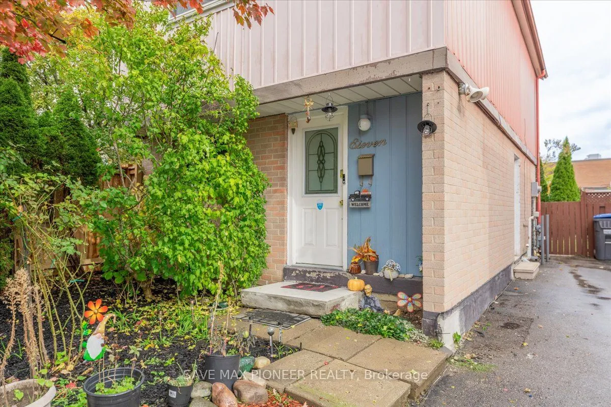 11 Great Oak Court, ON L6S 2J9