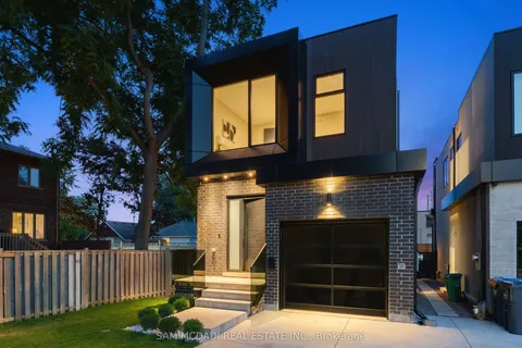 1090 Ella Avenue, ON L5E 1H5