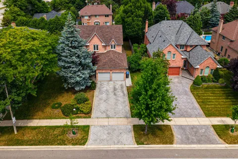 4623 Hewicks Lane, ON L5M 3L8