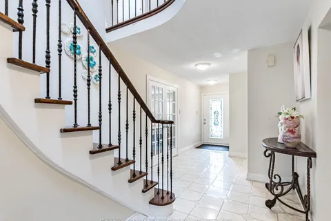 3349 Loyalist Drive, ON L5L 5T9