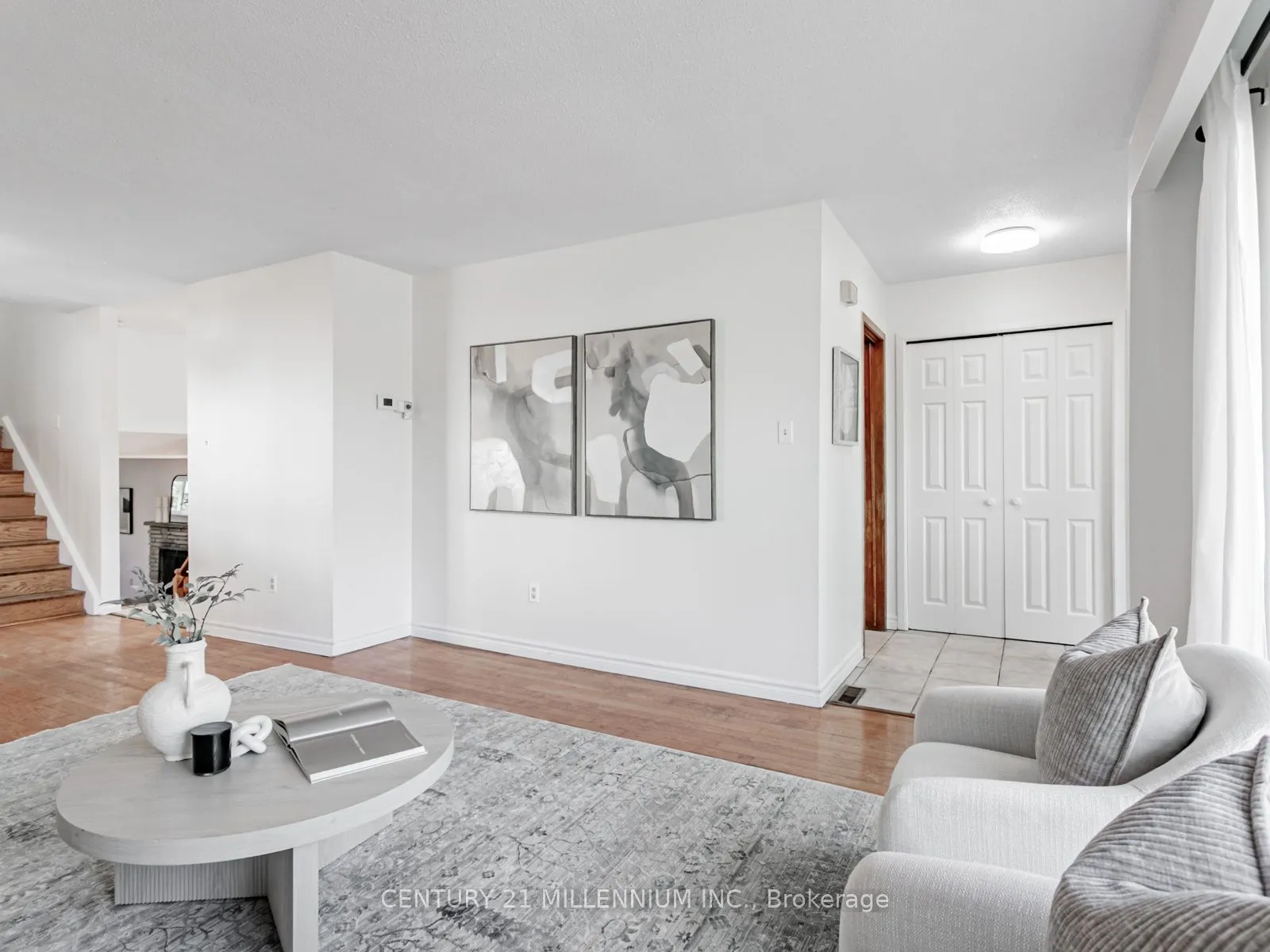 986 Mcbride Avenue, ON L5C 1L6