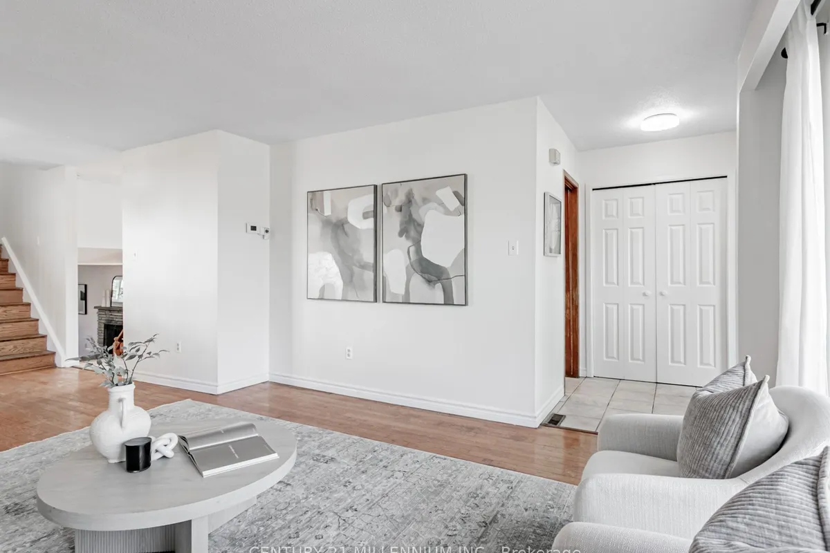 986 Mcbride Avenue, ON L5C 1L6