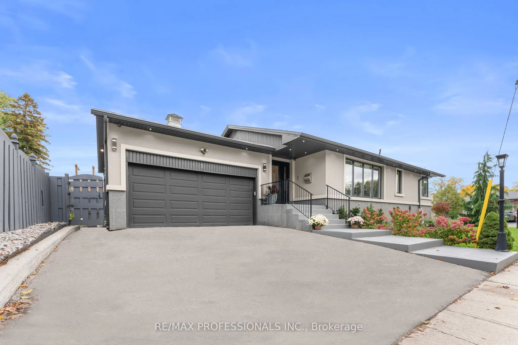 1 Tewsley Place, ON M9P 1N6